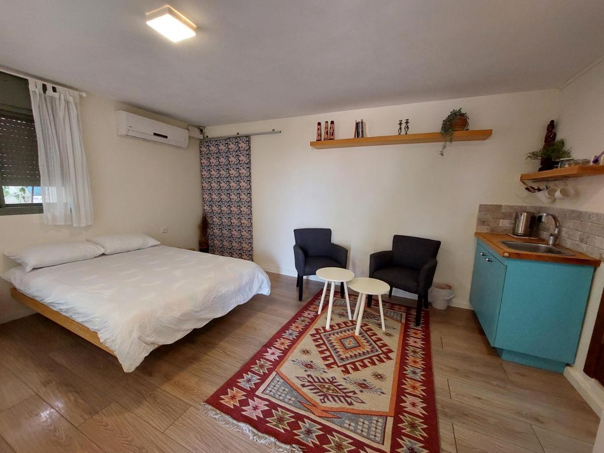 כפר ורדים Cute Guest Room מראה חיצוני תמונה
